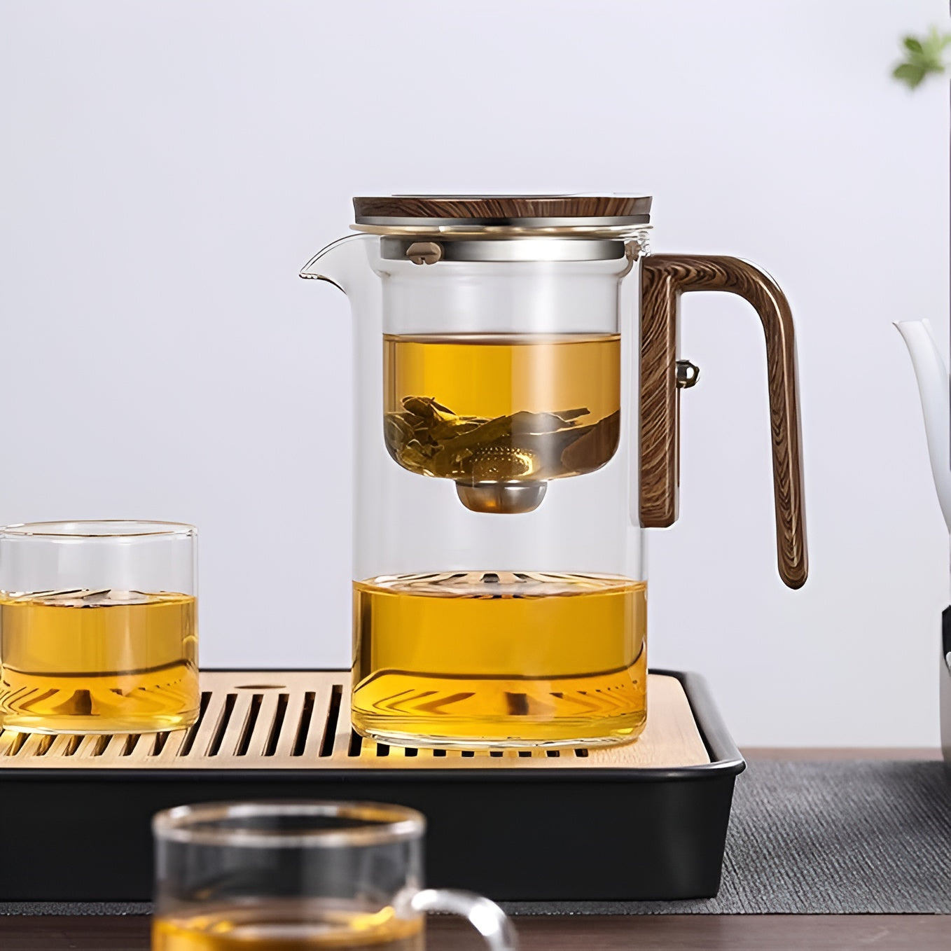 Glass Teapot with Wooden Handle – Elegant, Heat-Resistant Teapo